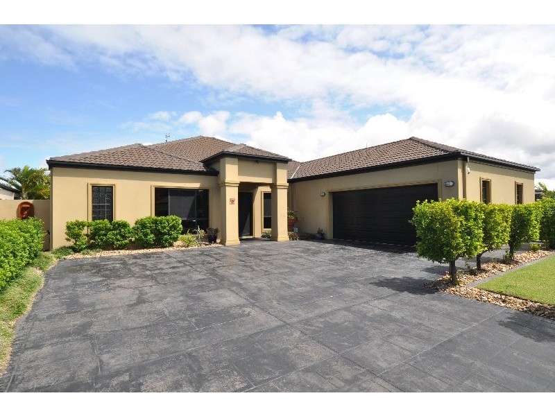 17 Eastpark Waters, Helensvale QLD 4212