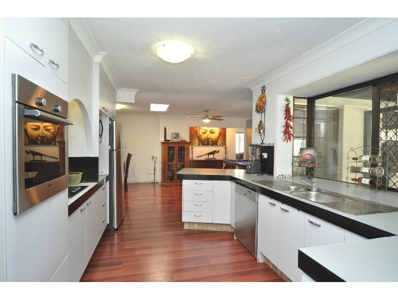 22 Sundown Drive, Paradise Point QLD 4216