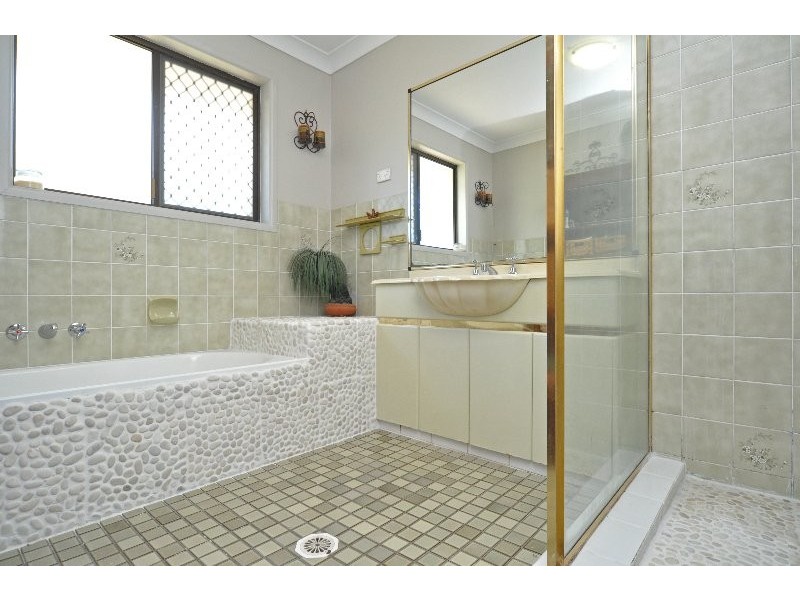 22 Sundown Drive, Paradise Point QLD 4216
