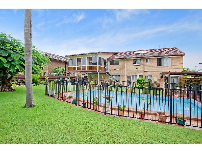 7 Runaway Bay Avenue, Runaway Bay QLD 4216