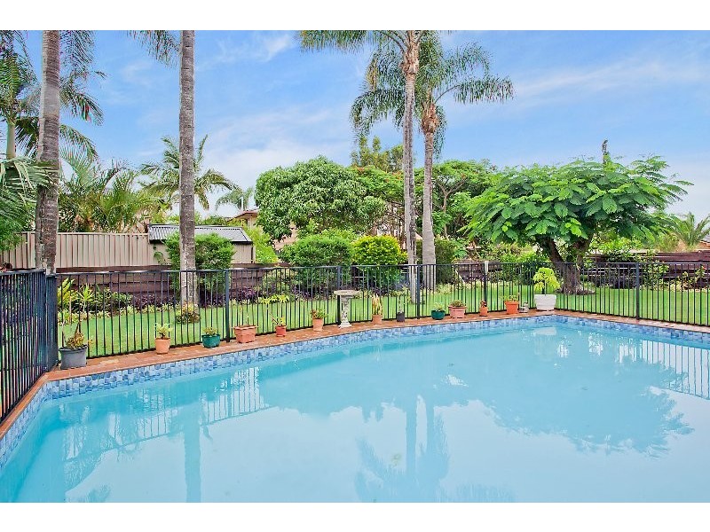 7 Runaway Bay Avenue, Runaway Bay QLD 4216