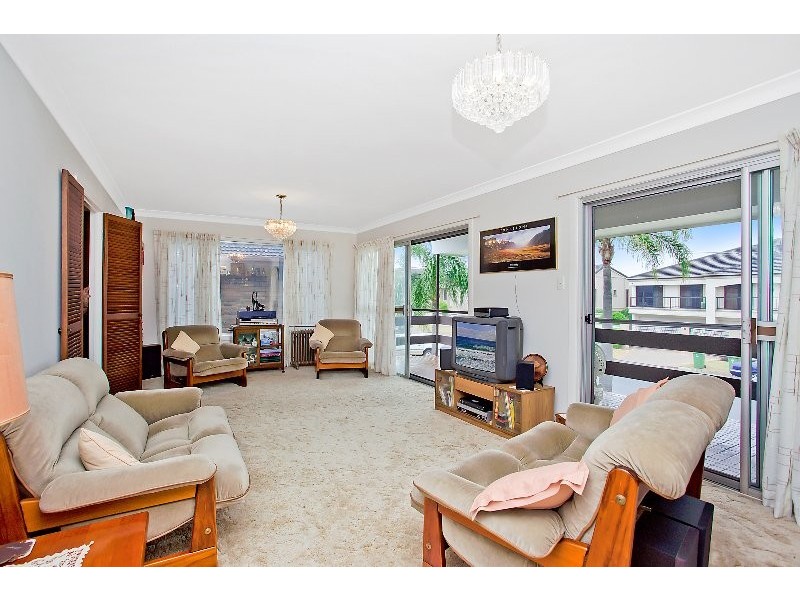 7 Runaway Bay Avenue, Runaway Bay QLD 4216