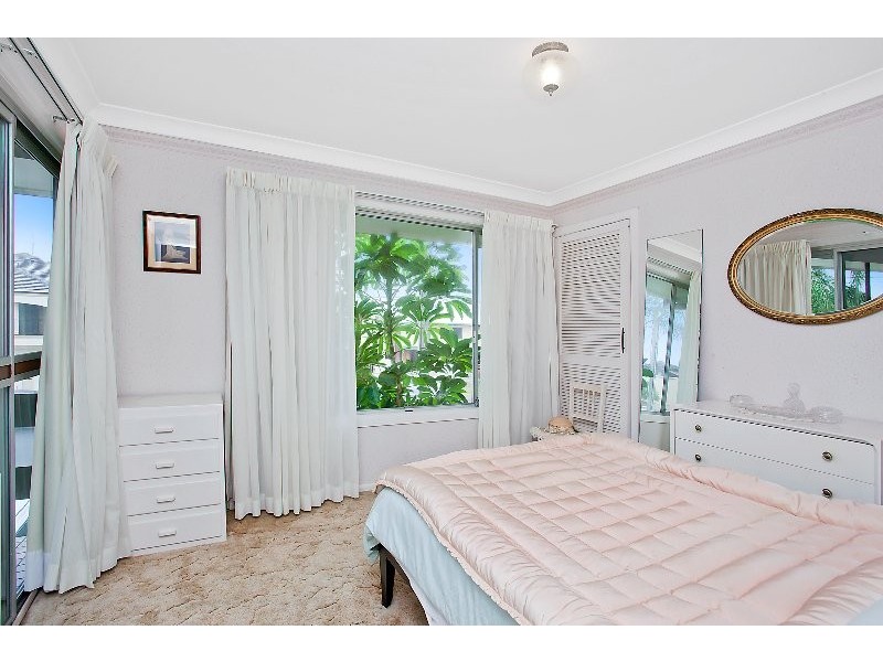 7 Runaway Bay Avenue, Runaway Bay QLD 4216