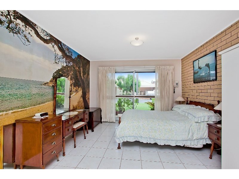 7 Runaway Bay Avenue, Runaway Bay QLD 4216