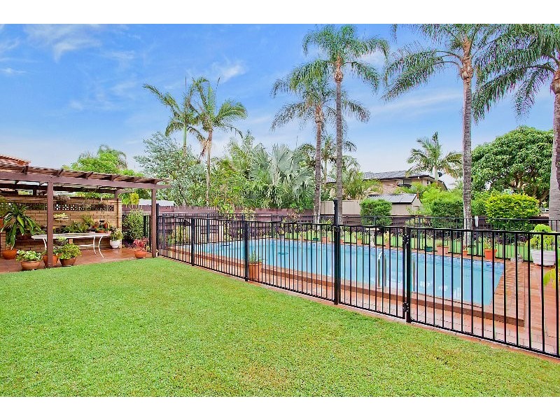 7 Runaway Bay Avenue, Runaway Bay QLD 4216