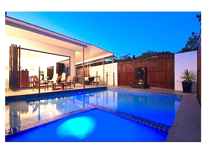102 Compass Drive, Biggera Waters QLD 4216
