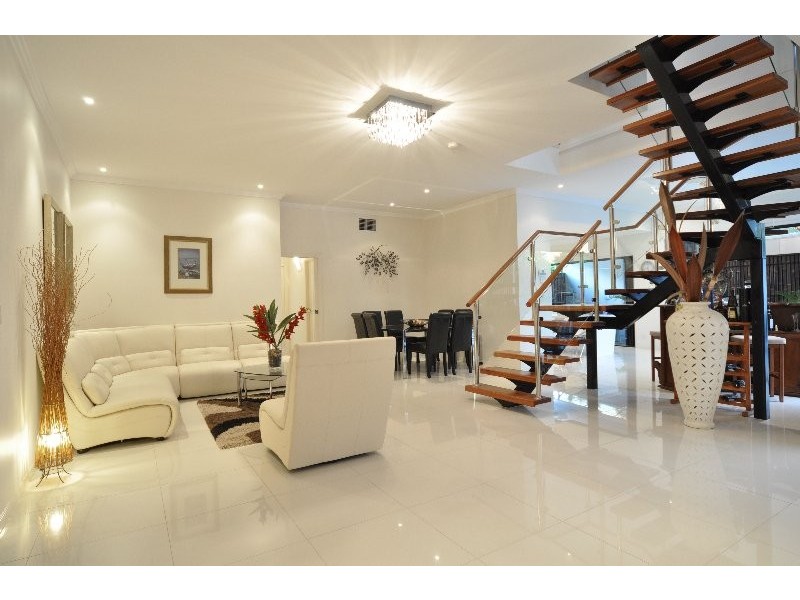 102 Compass Drive, Biggera Waters QLD 4216