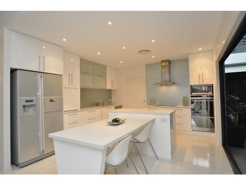 102 Compass Drive, Biggera Waters QLD 4216