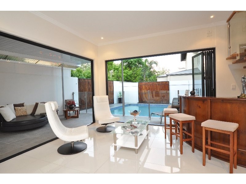 102 Compass Drive, Biggera Waters QLD 4216