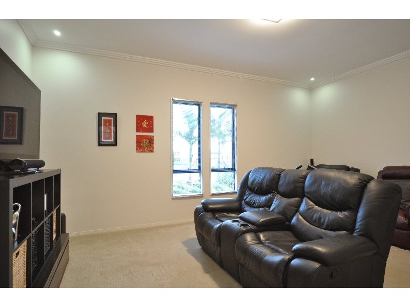 102 Compass Drive, Biggera Waters QLD 4216