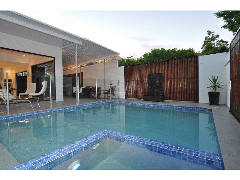 102 Compass Drive, Biggera Waters QLD 4216