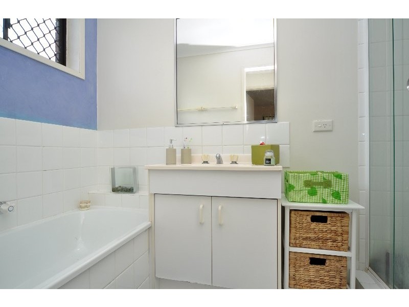 1/2 Echidna Court, Coombabah QLD 4216