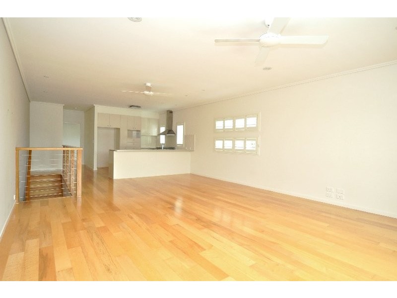 2/8 Teal Avenue, Paradise Point QLD 4216