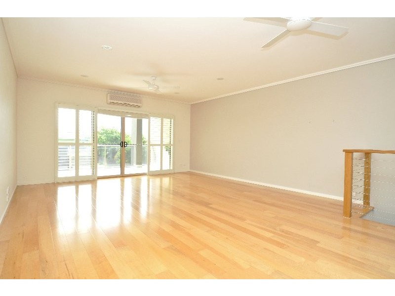 2/8 Teal Avenue, Paradise Point QLD 4216