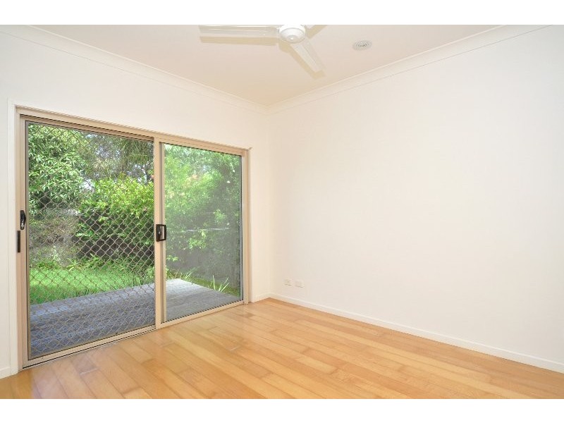 2/8 Teal Avenue, Paradise Point QLD 4216