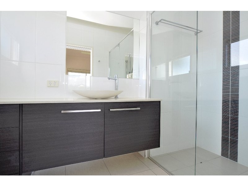 2/8 Teal Avenue, Paradise Point QLD 4216