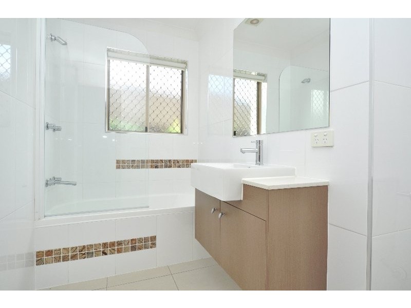 2/8 Teal Avenue, Paradise Point QLD 4216