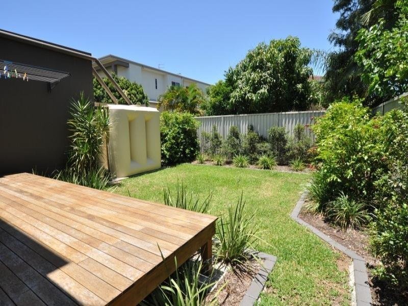 2/8 Teal Avenue, Paradise Point QLD 4216