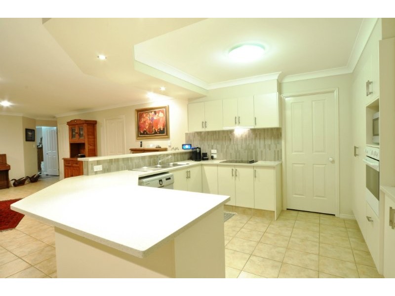 123 Arun Drive, Arundel QLD 4214