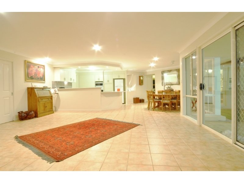 123 Arun Drive, Arundel QLD 4214