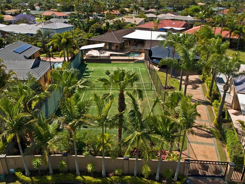 15 Karema Crescent, Runaway Bay QLD 4216