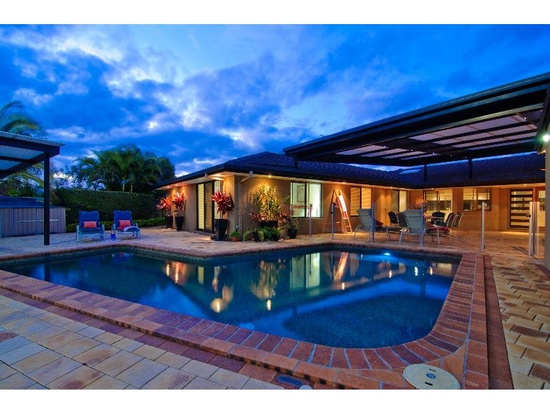 15 Karema Crescent, Runaway Bay QLD 4216
