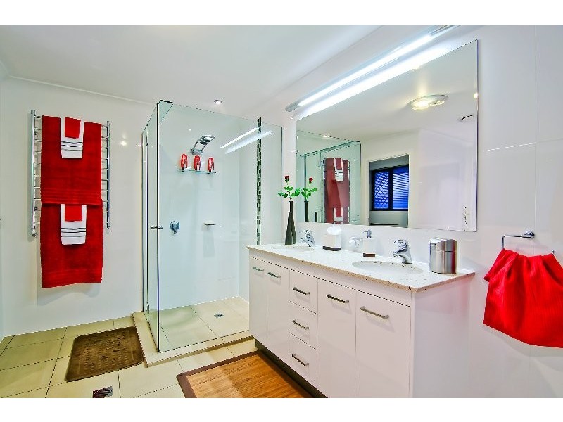 15 Karema Crescent, Runaway Bay QLD 4216