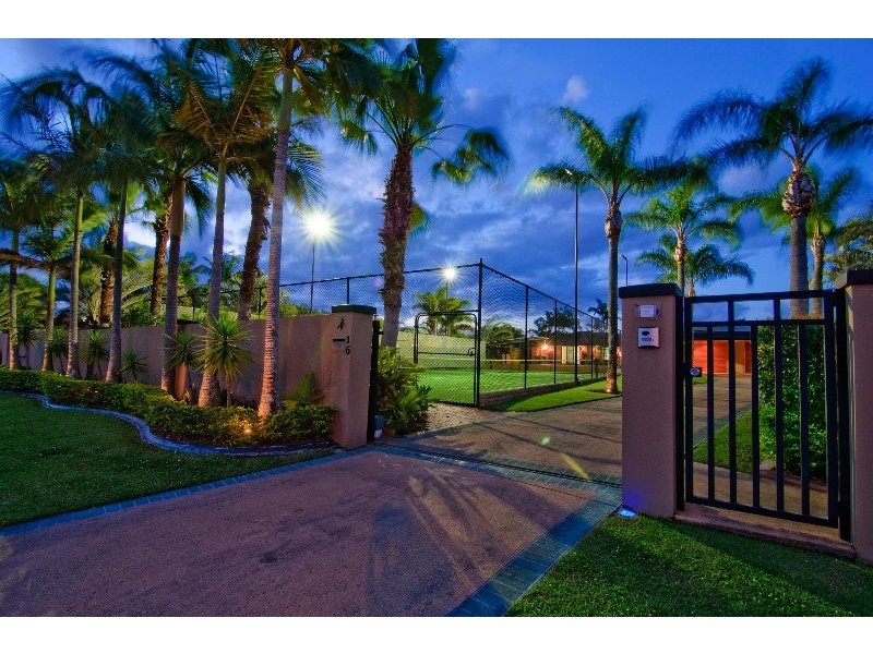 15 Karema Crescent, Runaway Bay QLD 4216