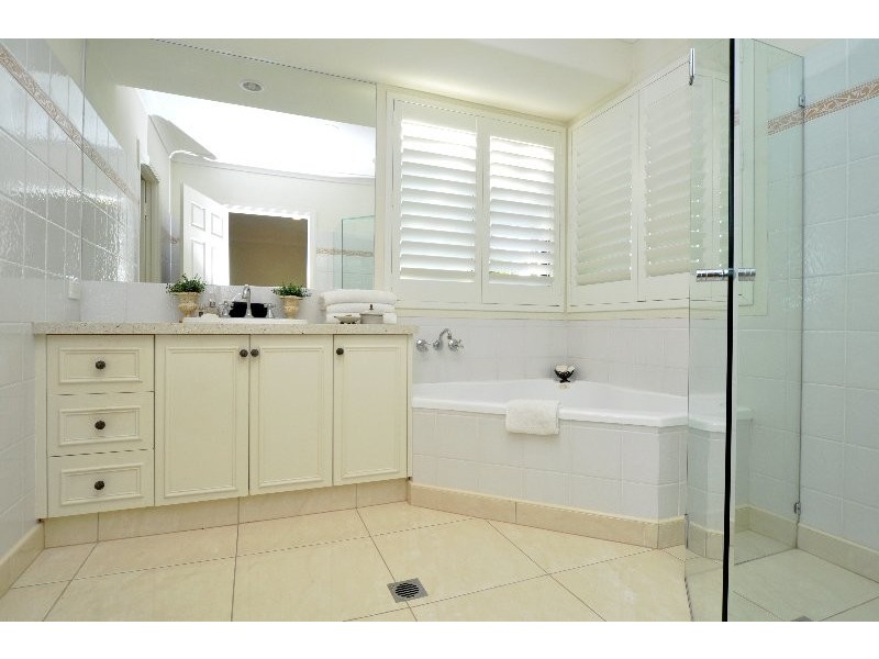 1649 Riverdale Court, Hope Island QLD 4212