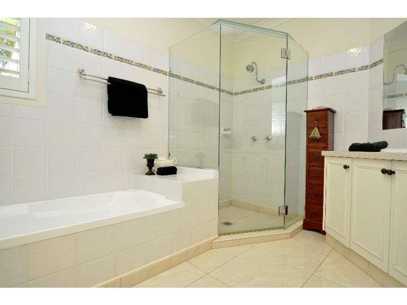 1649 Riverdale Court, Hope Island QLD 4212