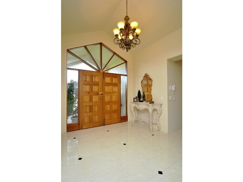 1649 Riverdale Court, Hope Island QLD 4212