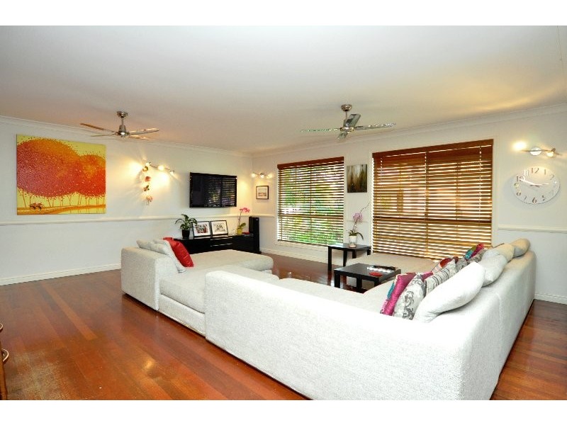44 Crescent Avenue, Hope Island QLD 4212