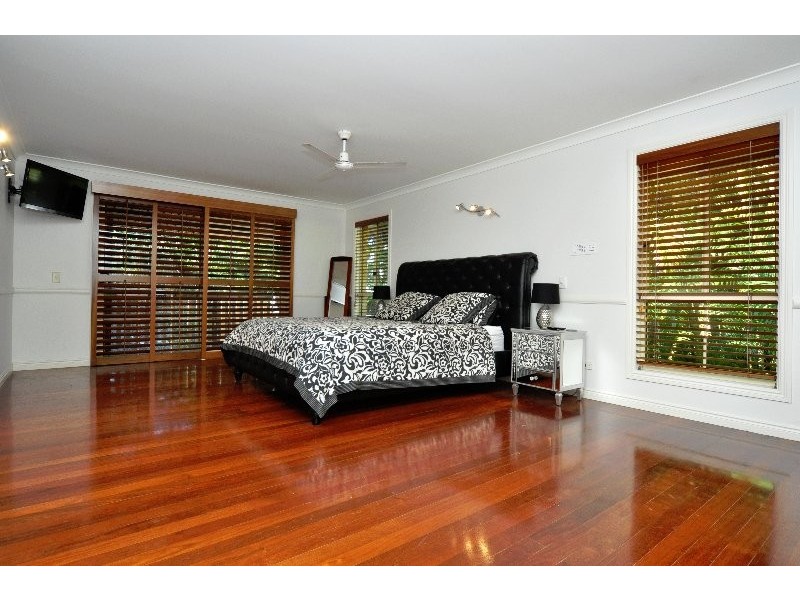 44 Crescent Avenue, Hope Island QLD 4212
