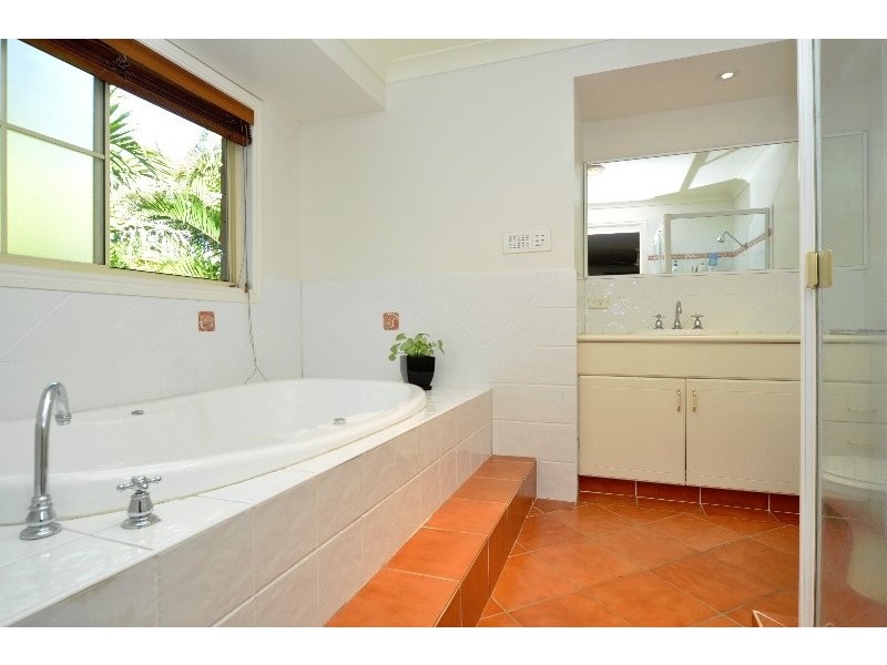 44 Crescent Avenue, Hope Island QLD 4212