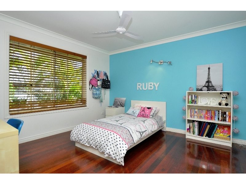 44 Crescent Avenue, Hope Island QLD 4212