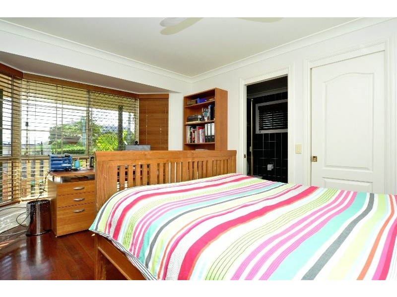 44 Crescent Avenue, Hope Island QLD 4212
