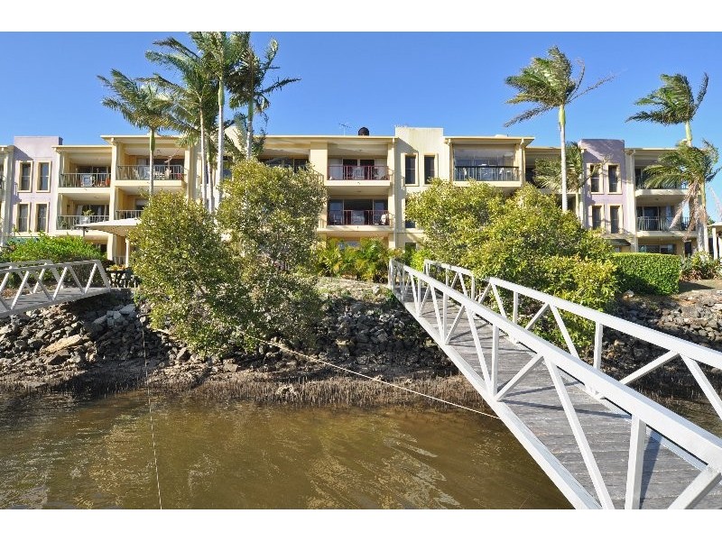 2/18 Jennifer Avenue, Runaway Bay QLD 4216