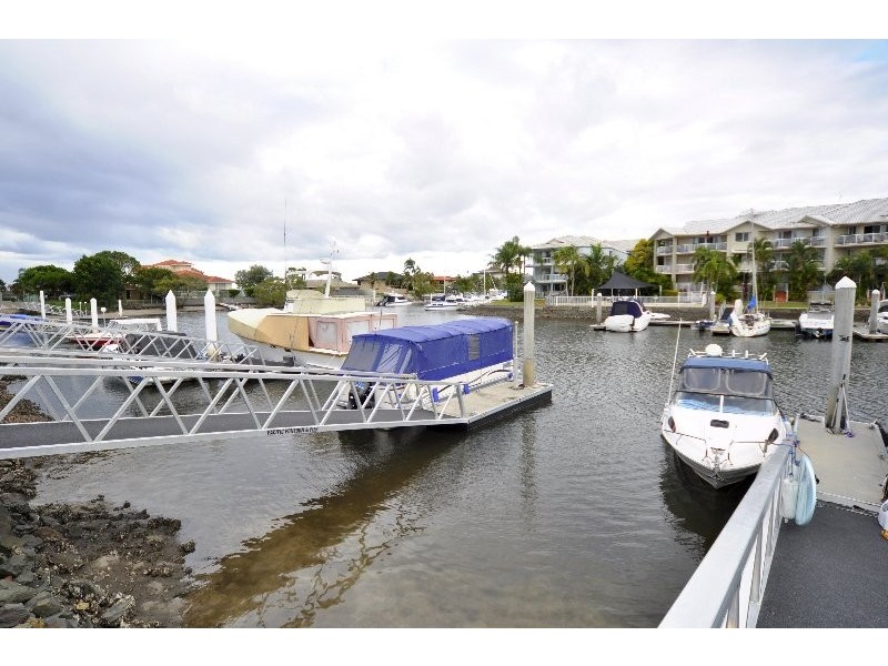 2/18 Jennifer Avenue, Runaway Bay QLD 4216