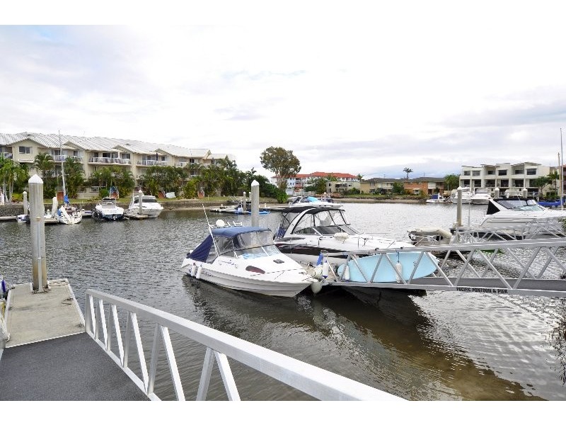 2/18 Jennifer Avenue, Runaway Bay QLD 4216