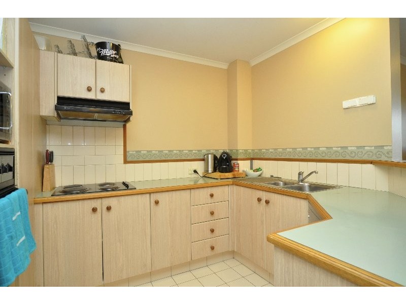 2/18 Jennifer Avenue, Runaway Bay QLD 4216