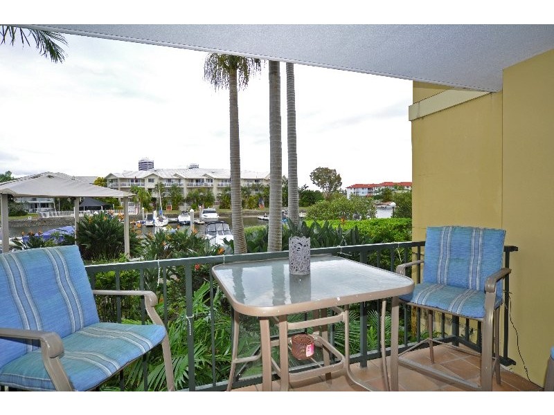 2/18 Jennifer Avenue, Runaway Bay QLD 4216