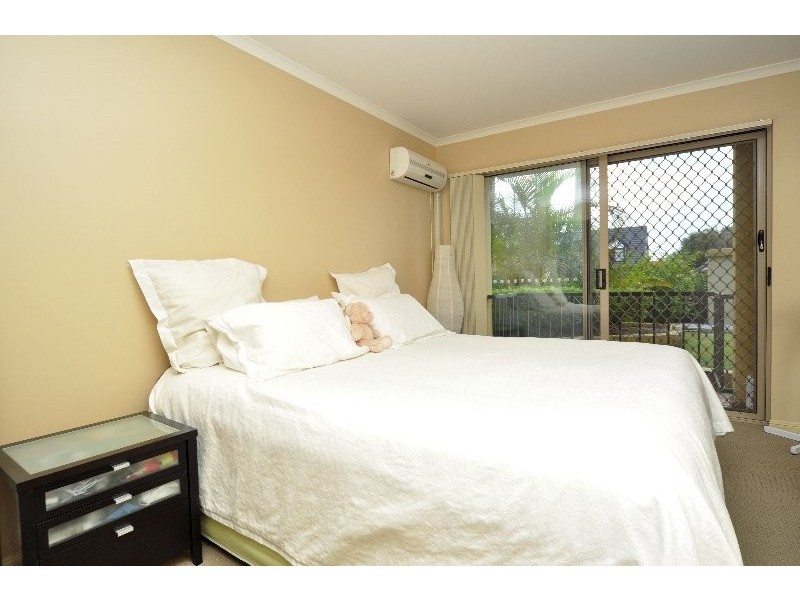 2/18 Jennifer Avenue, Runaway Bay QLD 4216