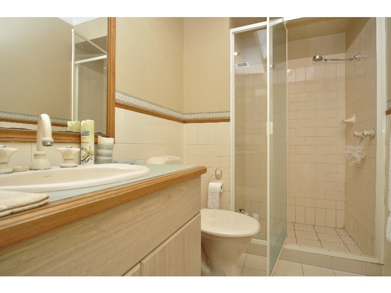 2/18 Jennifer Avenue, Runaway Bay QLD 4216