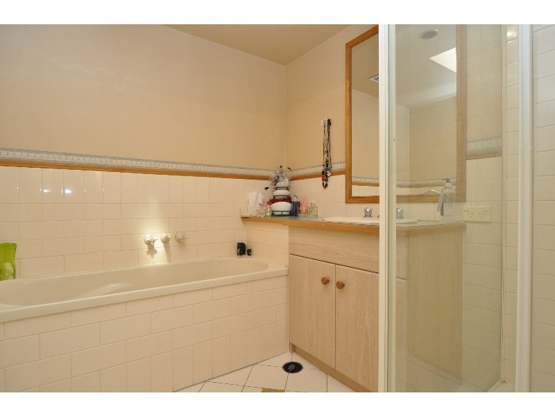 2/18 Jennifer Avenue, Runaway Bay QLD 4216