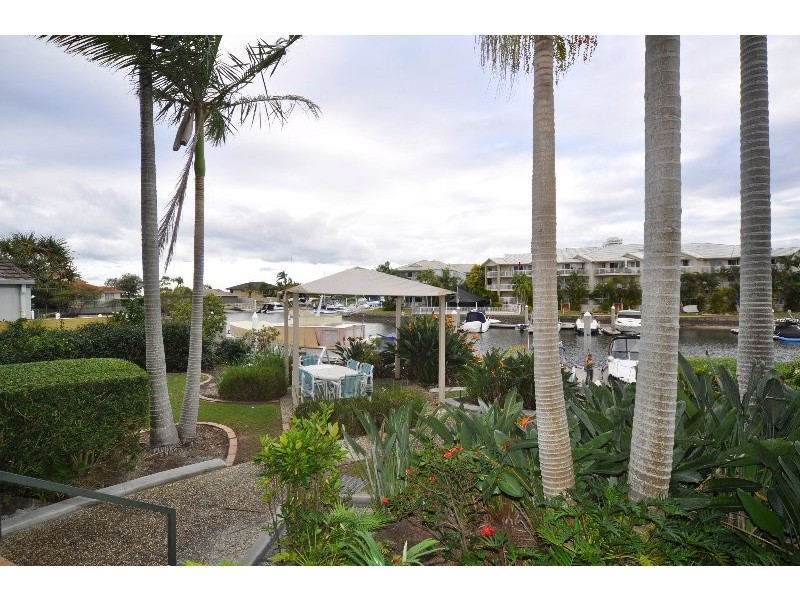 2/18 Jennifer Avenue, Runaway Bay QLD 4216