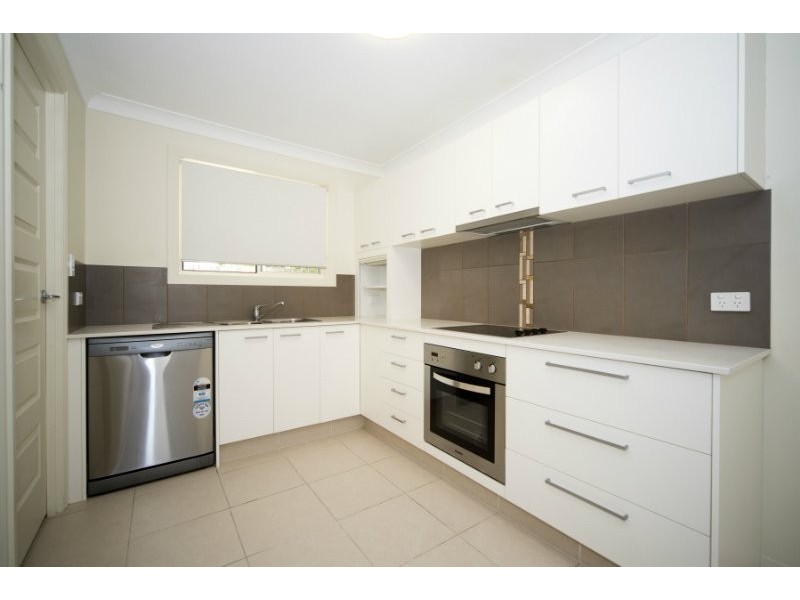 2/27 Drake Avenue, Paradise Point QLD 4216