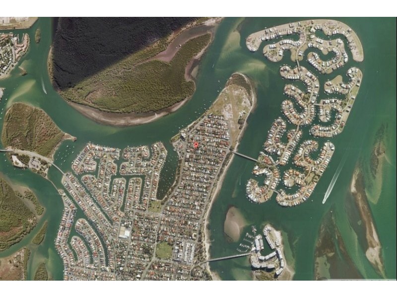 2/27 Drake Avenue, Paradise Point QLD 4216