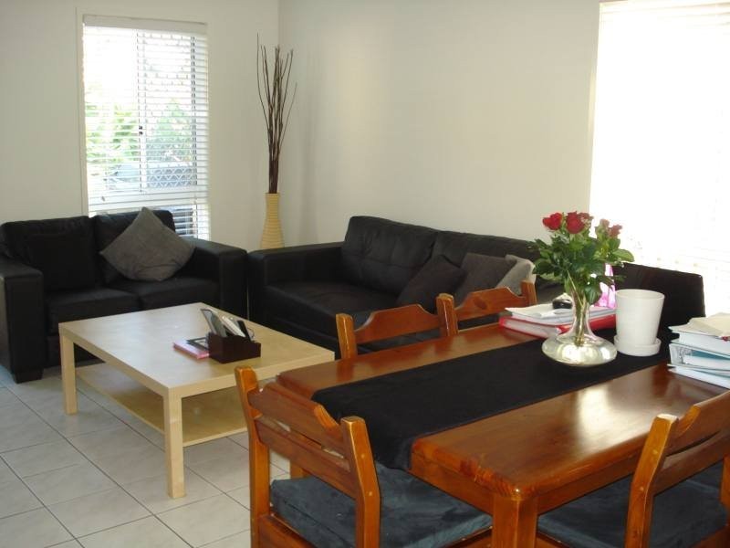 8/90 Pohlman Street, Southport QLD 4215