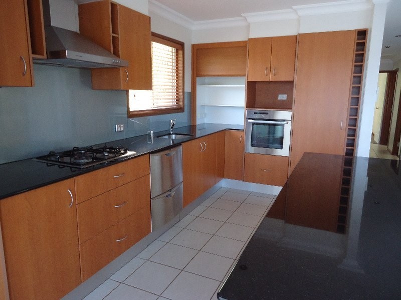 8 Amaroo Street, Biggera Waters QLD 4216