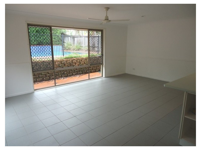 6 Morfantaine Terrace, Parkwood QLD 4214